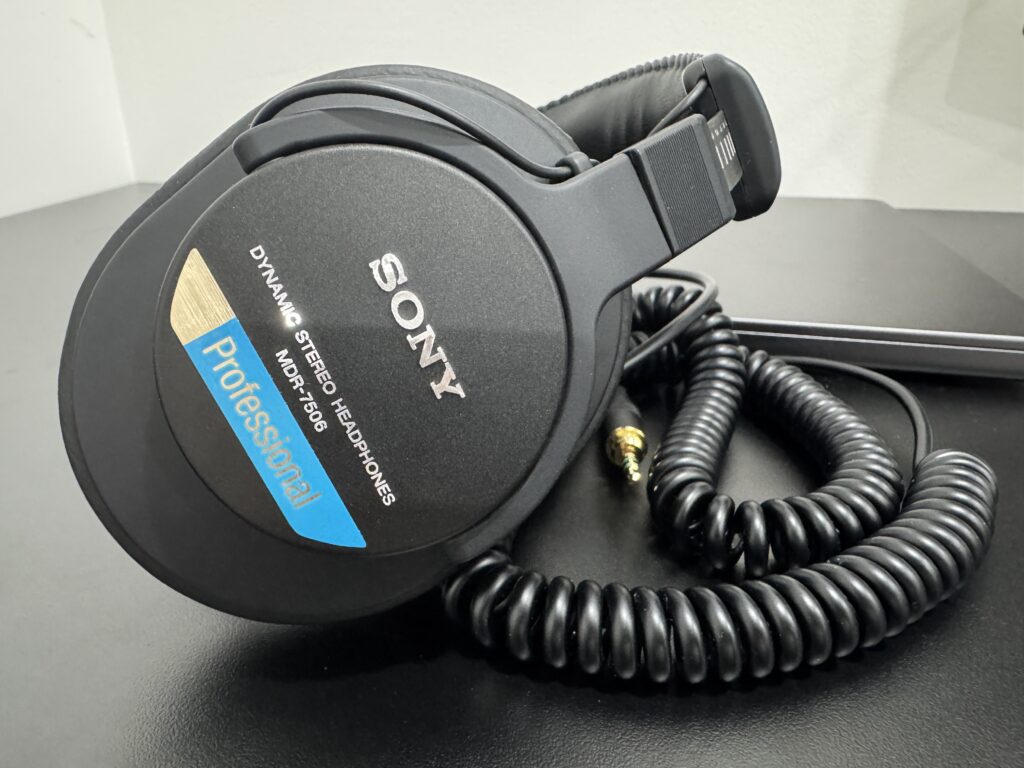 映像編集用に選んだSONY MDR-7506の実物写真